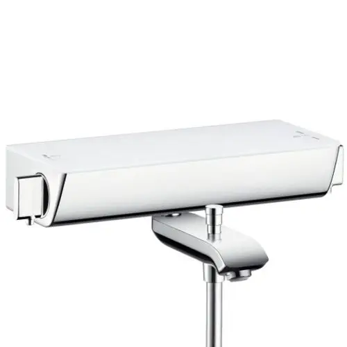 Hansgrohe Thermostat in Weiß und Chrom, montiert an der Wand, mit klaren Linien und einem Bedienhebel zur Temperatureinstellung.